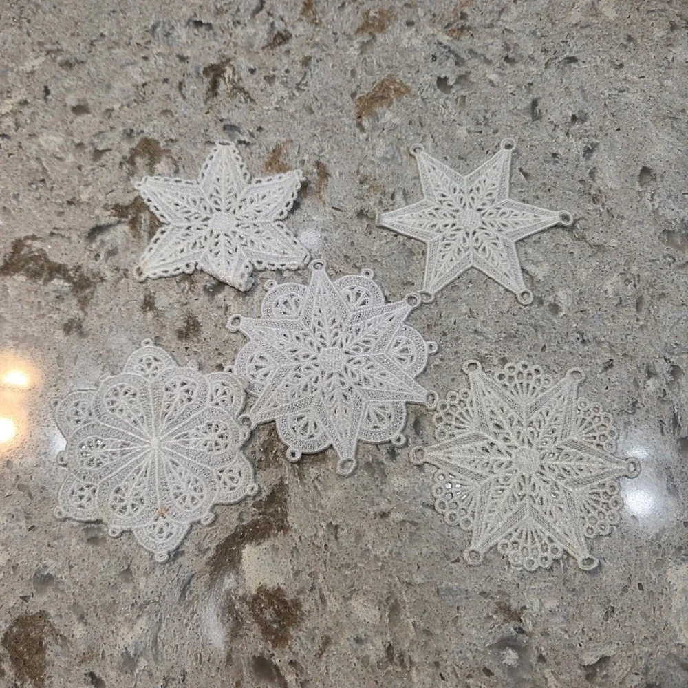 Vintage Style White Lace Snowflake Star Ornaments Set of 5 Holiday Decor